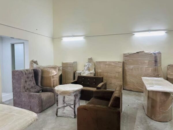 49d88024-7358-476a-ae5a-b3b0af295052 Elegant Chesterfield Sofa